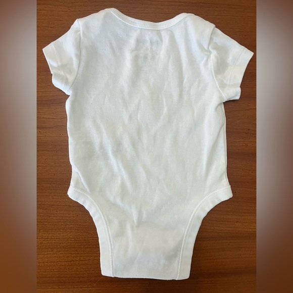 🇺🇸 Disney x Old Navy Mickey Mouse Bodysuit – 0-3M Red, White & Cute! - Picture 4 of 8